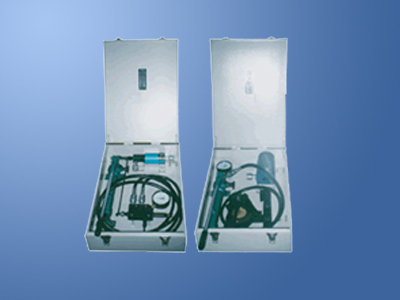 �F������͉���ж����